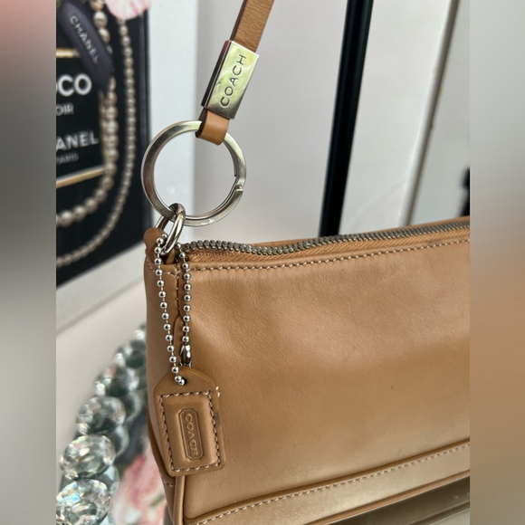 Coach vintage Hampton Demi Tan Leather shoulder bag 9" x 4.75" × 2.5"
6.5" - Picture 9 of 11